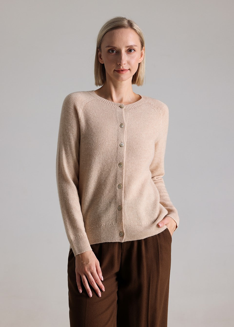 MANQUEEN M72335 Women's 100% Merino Wool Round Neck Cardigan Sweaters - Milk Tea Apricot