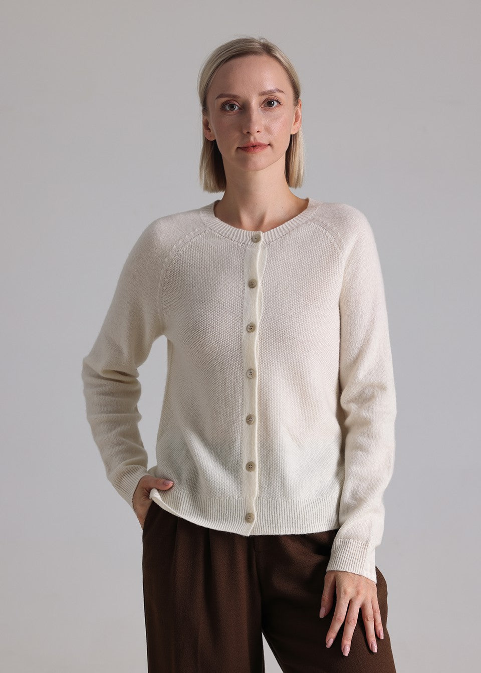 MANQUEEN M72335 Women's 100% Merino Wool Round Neck Cardigan Sweaters - White