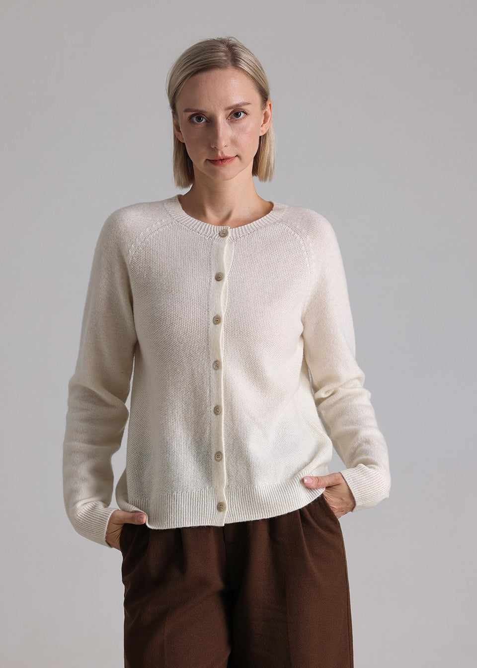 MANQUEEN M72335 Women's 100% Merino Wool Round Neck Cardigan Sweaters - White