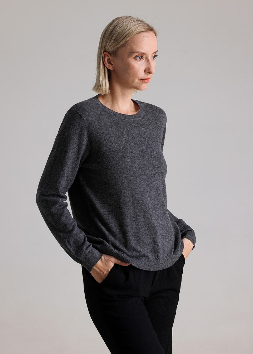 MANQUEEN M8828 Women's 100% Merino Wool Round Neck Pullover Sweaters - Dark Gray