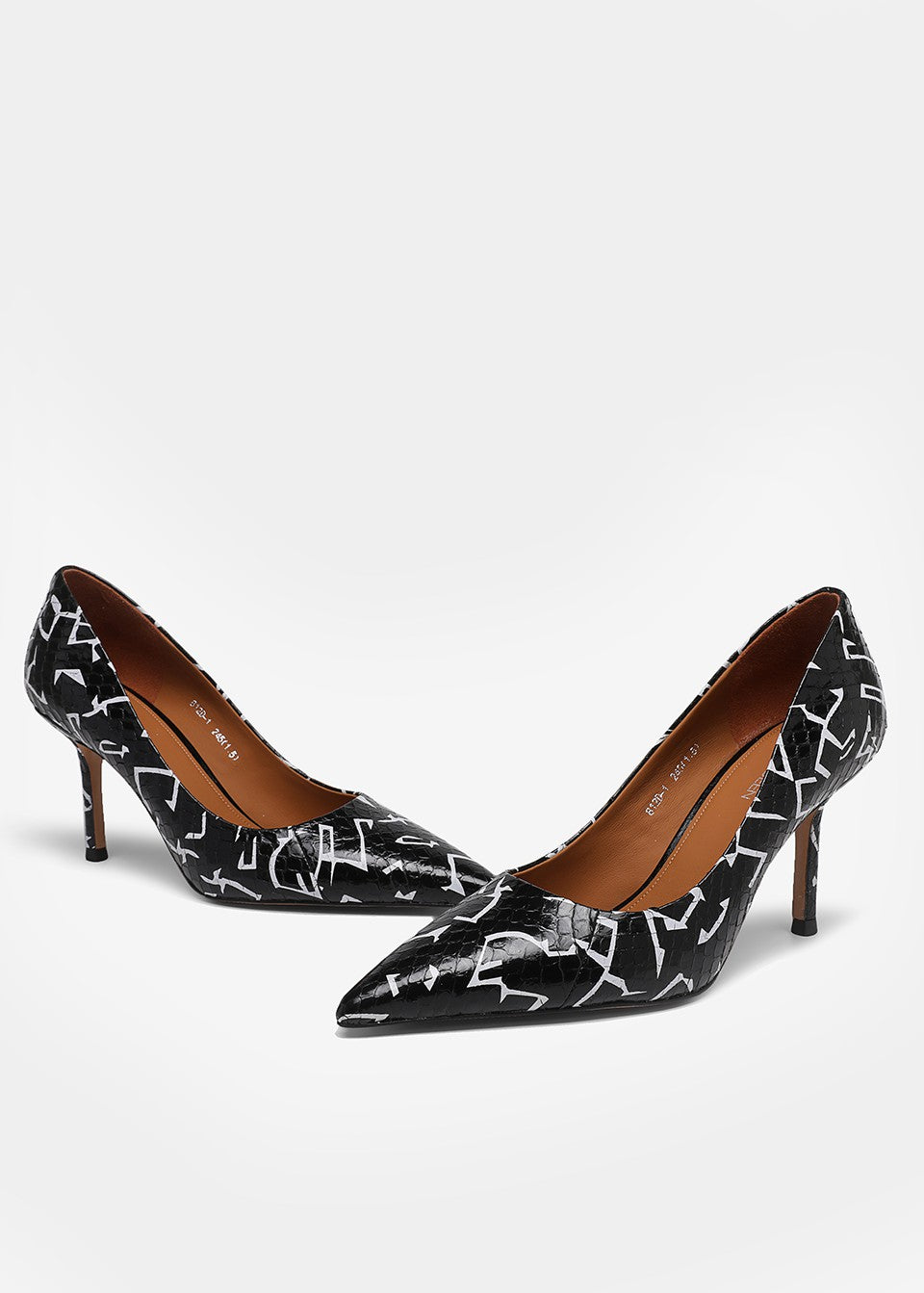 MANQUEEN M812D-1 Women's Luxury Handmade Snakeskin Pointed Toe Pumps - Black